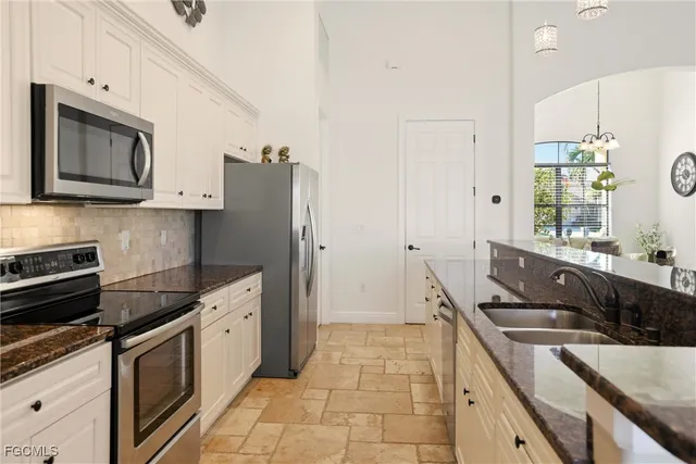 $969,000 | 2133 Southwest 43rd Lane, Cape Coral, FL 33914