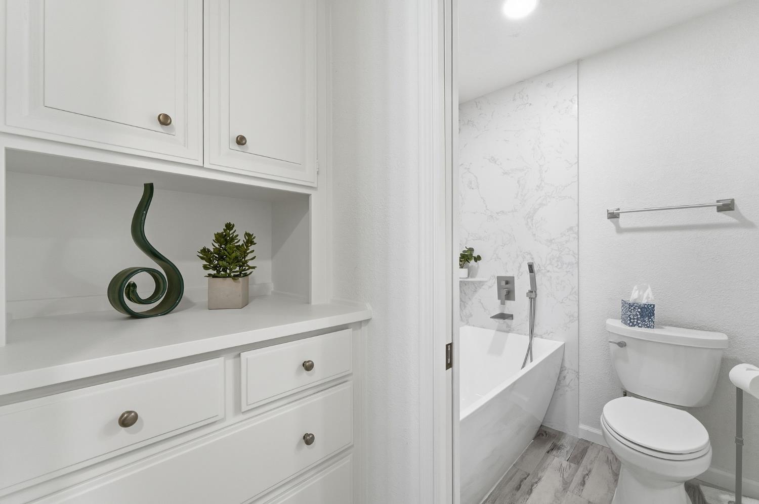 230 West Rumble Road, Unit C Modesto, CA 95350 - Photo 38 of 54 a bathroom with a sink a toilet and bathtub