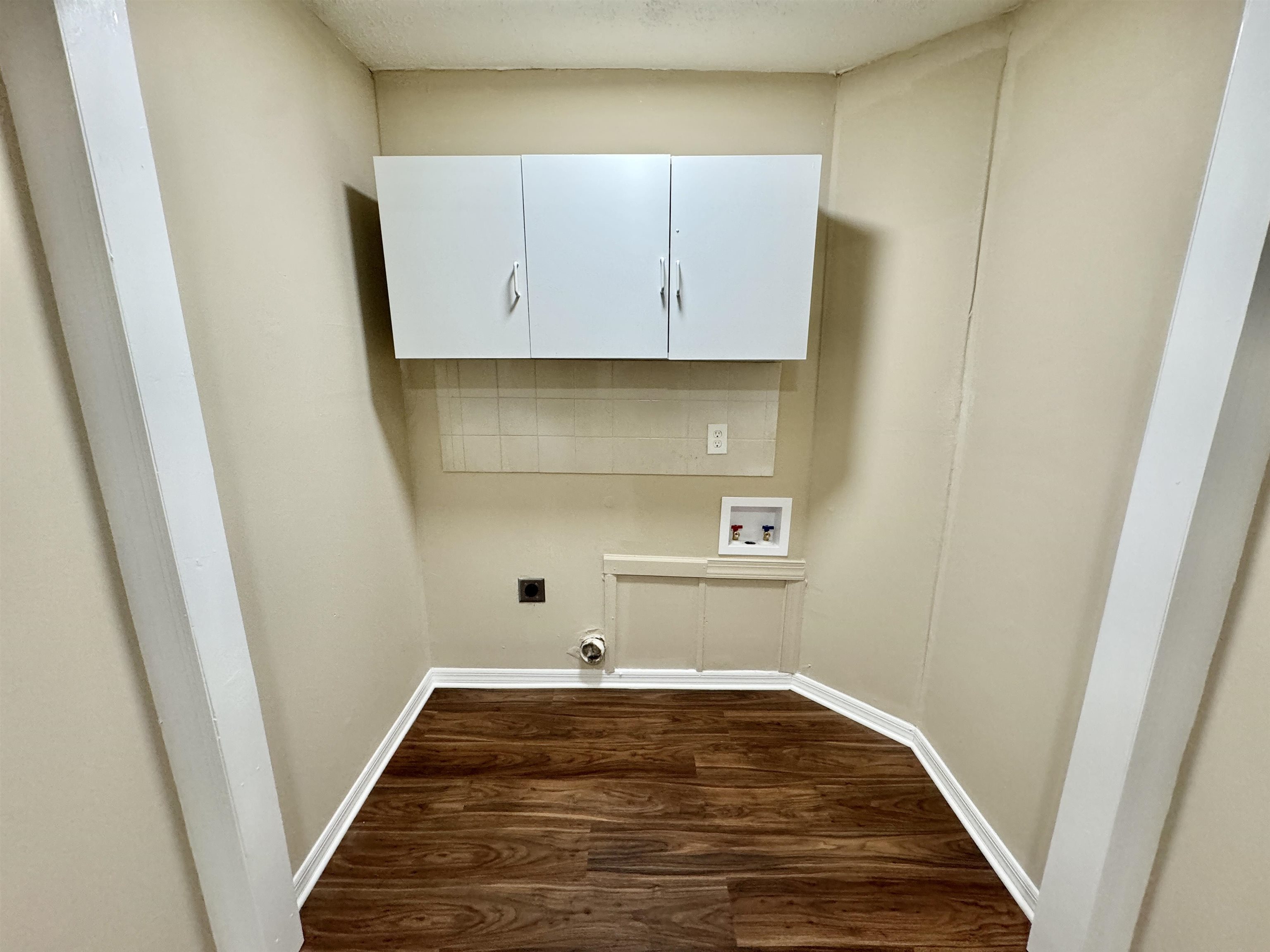 6889 Fulton Road Brownsville, TN 38012 - Photo 8 of 40 Clothes washing area featuring dark wood-type flooring, cabinets, washer hookup, and electric dryer hookup