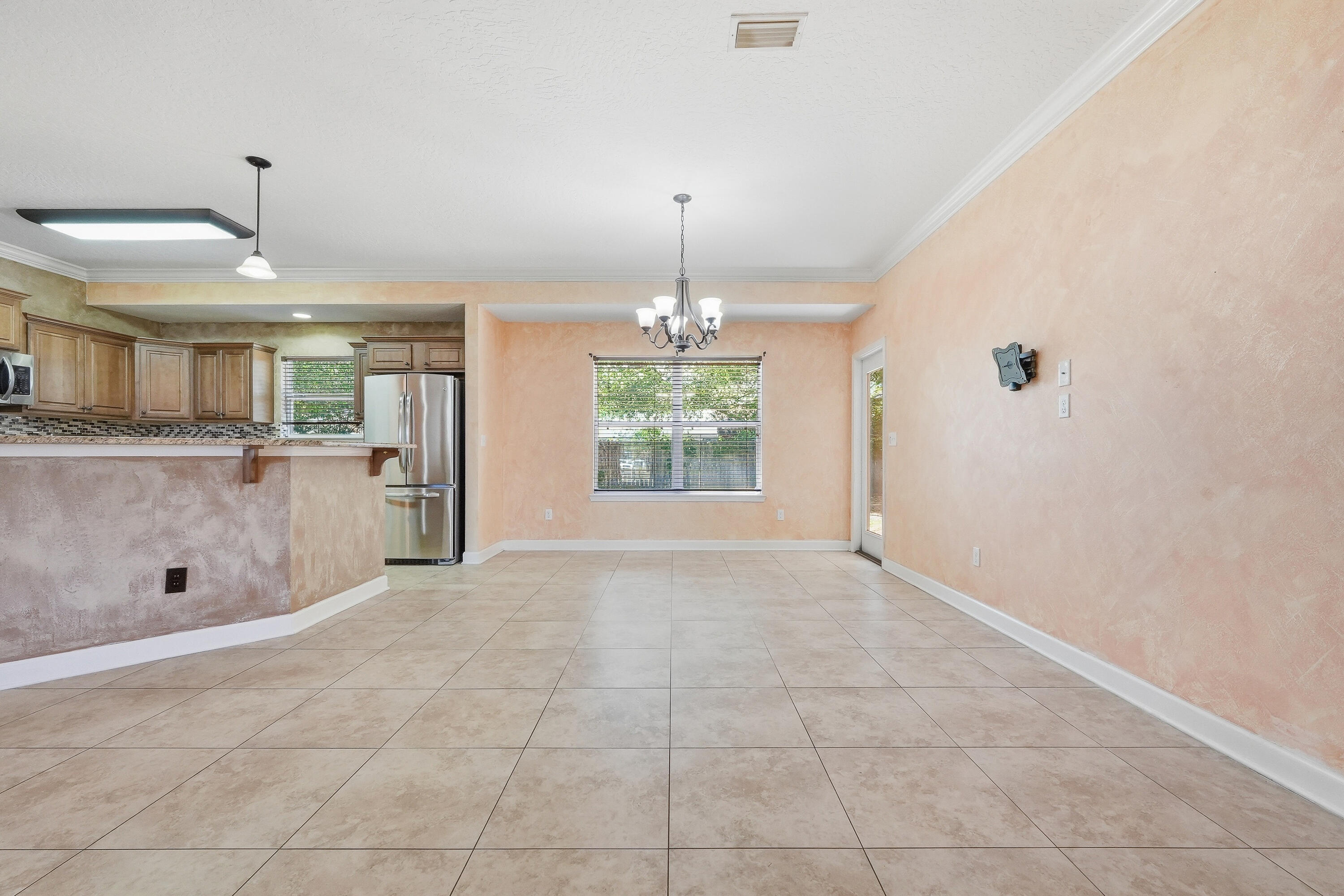 18 Pryor Road Southeast Fort Walton Beach, FL 32548 - Photo 18 of 49 Living into Dining