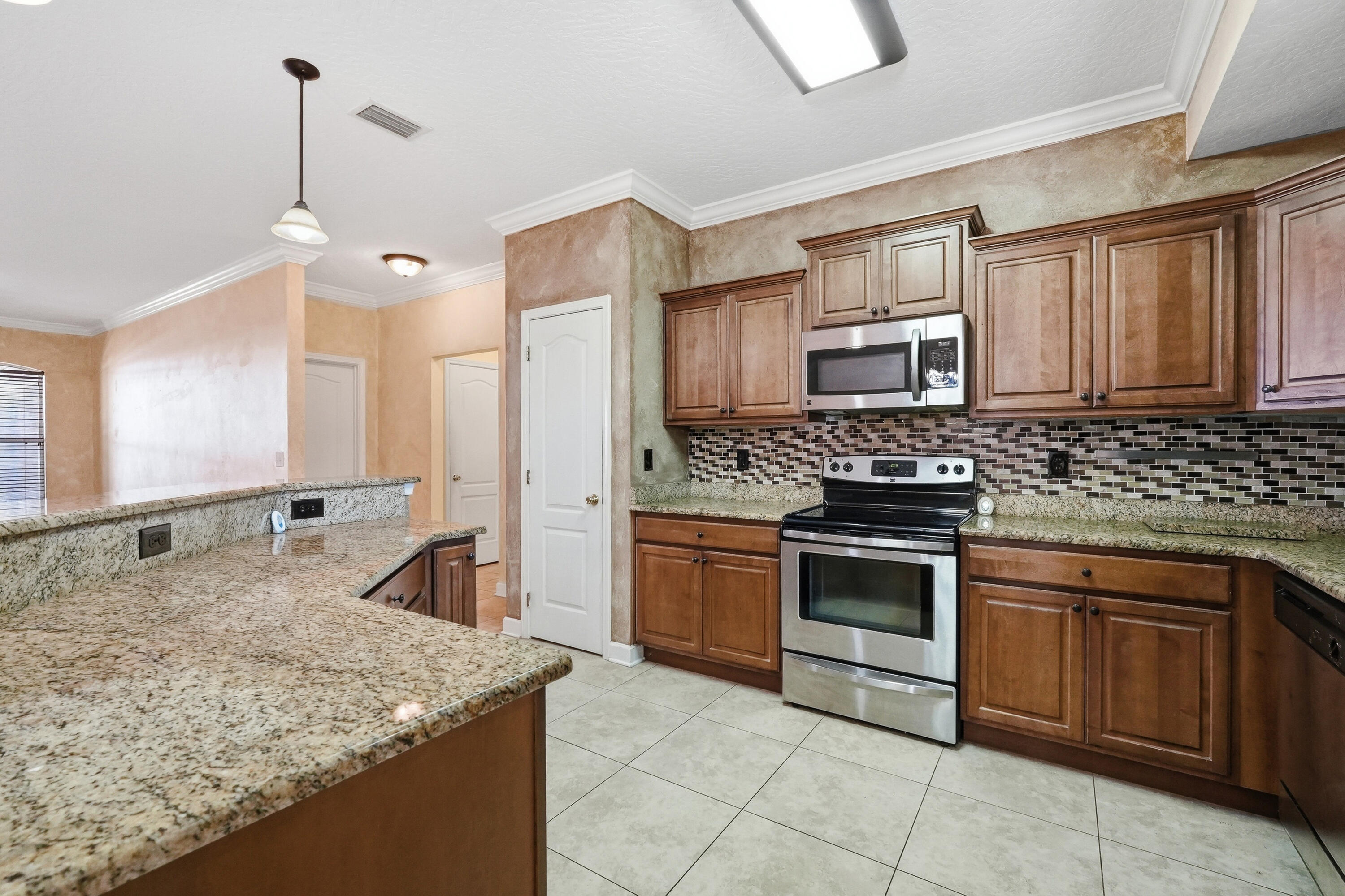 18 Pryor Road Southeast Fort Walton Beach, FL 32548 - Photo 24 of 49 Kitchen