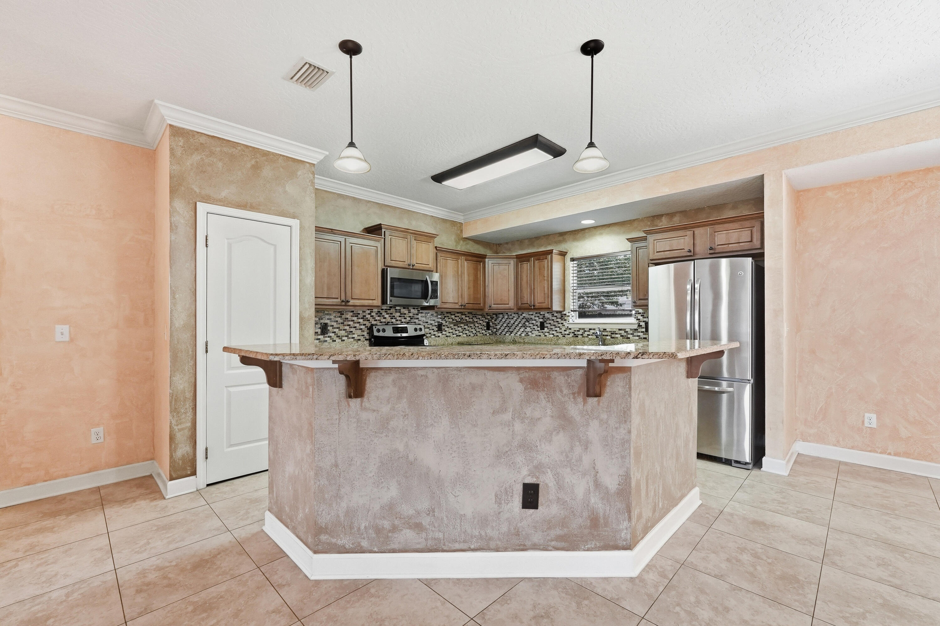 18 Pryor Road Southeast Fort Walton Beach, FL 32548 - Photo 25 of 49 Kitchen Breakfast Bar