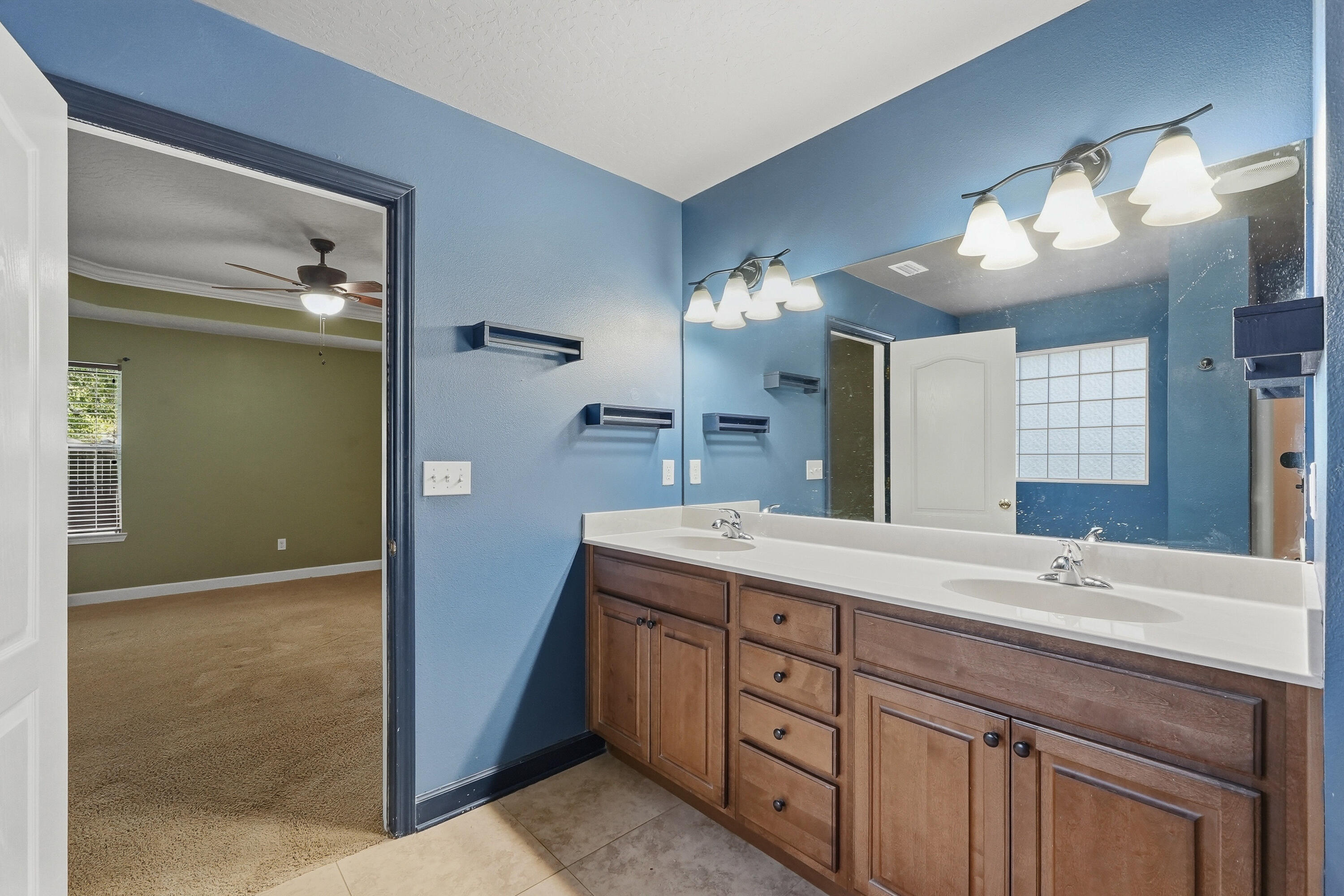 18 Pryor Road Southeast Fort Walton Beach, FL 32548 - Photo 31 of 49 Primary Bathroom