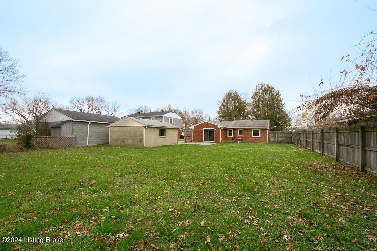 6813 Barbrook Road Louisville, KY 40258 - Photo 27 of 30 Fenced Yard