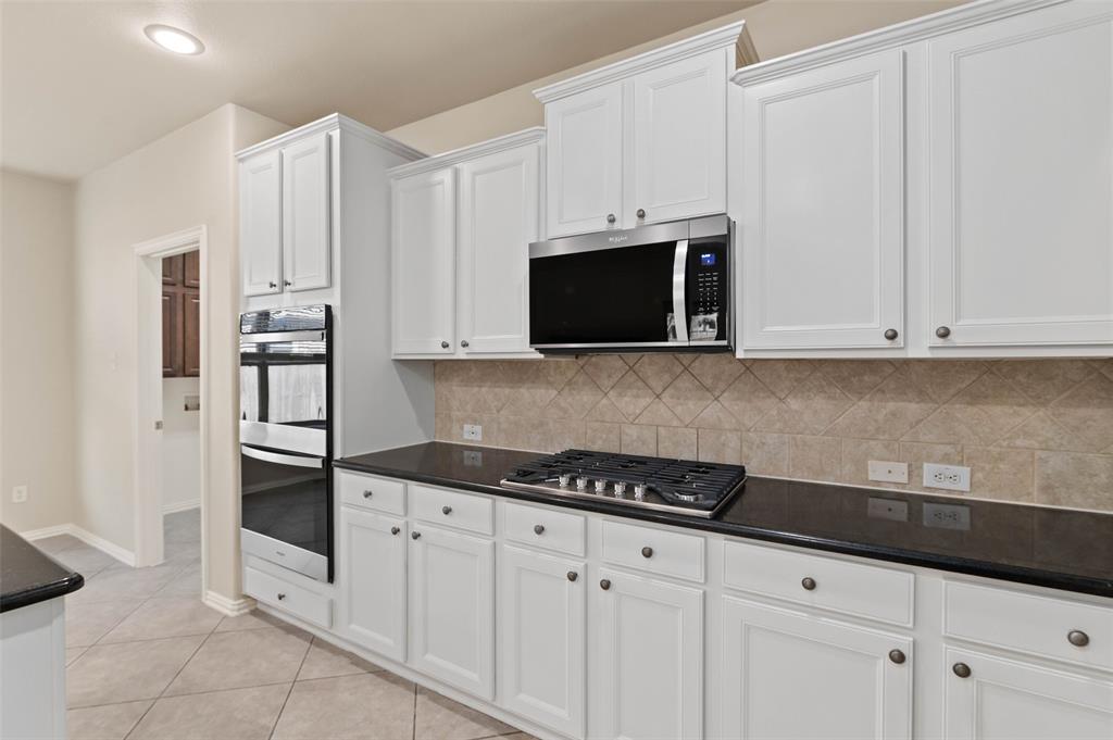 7509 Barrymore Road Denton, TX 76208 - Photo 12 of 40 Kitchen with new appliances