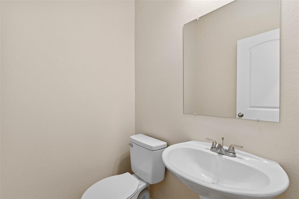 7509 Barrymore Road Denton, TX 76208 - Photo 16 of 40 Powder bath