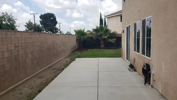 a view of a pathway with a yard
