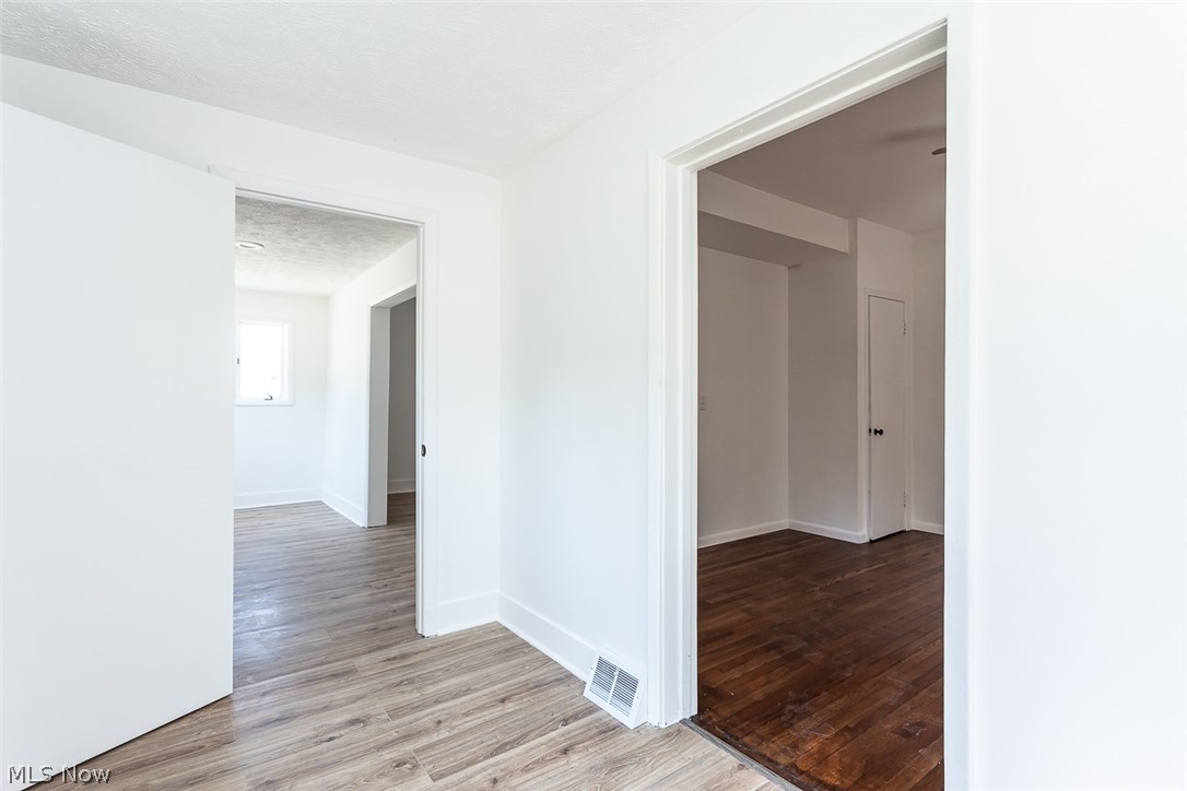 1716 Lorimer Road Cleveland, OH 44134 - Photo 4 of 31