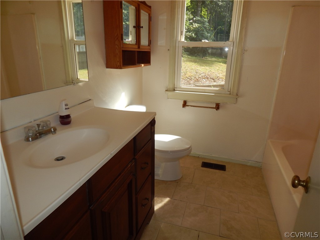 7143 Full Rack Drive Midlothian, VA 23112 - Photo 8 of 15 a bathroom with a sink toilet and mirror