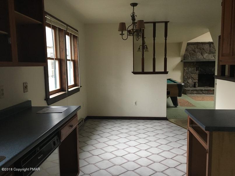 Eat-in kitchen