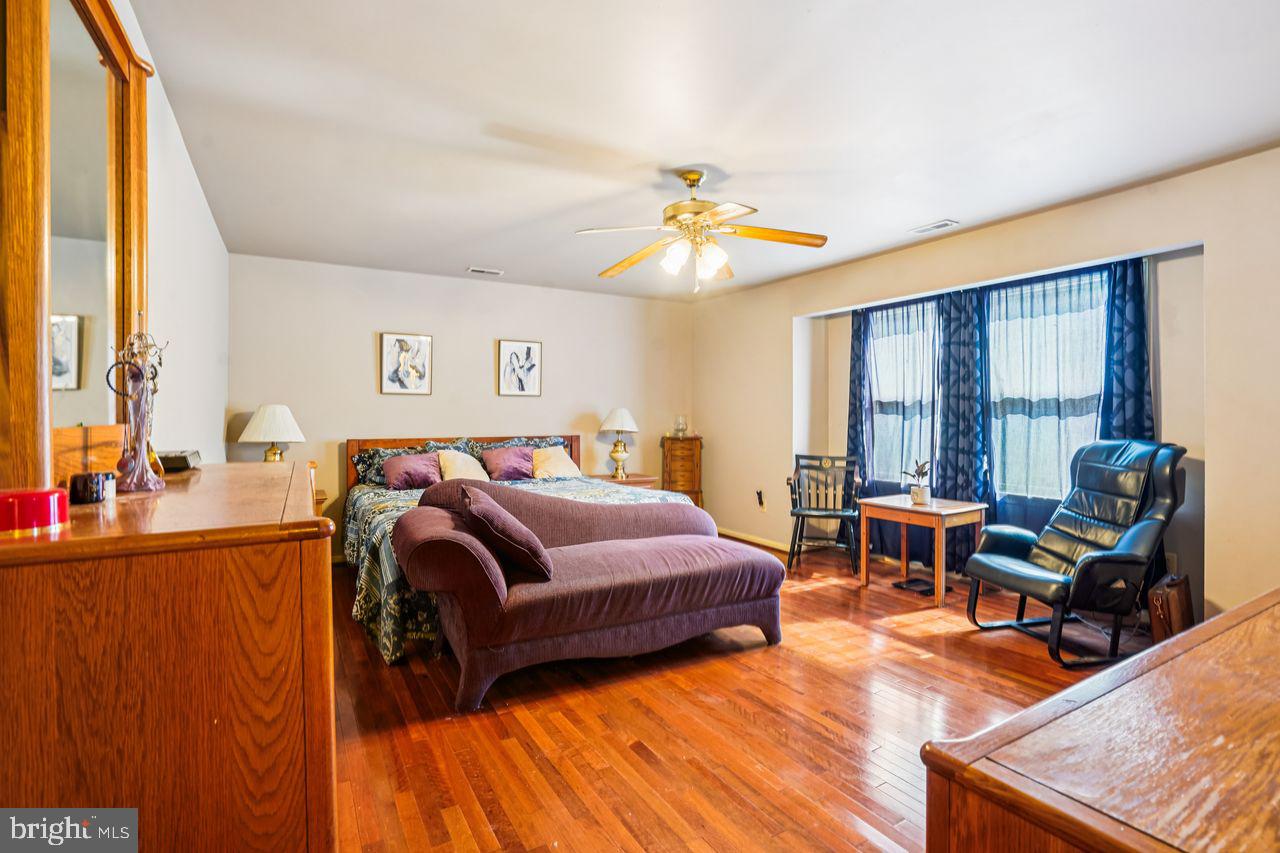 6418 Sligo Mill Road Takoma Park, MD 20912 - Photo 22 of 40 Primary suite on the second floor
