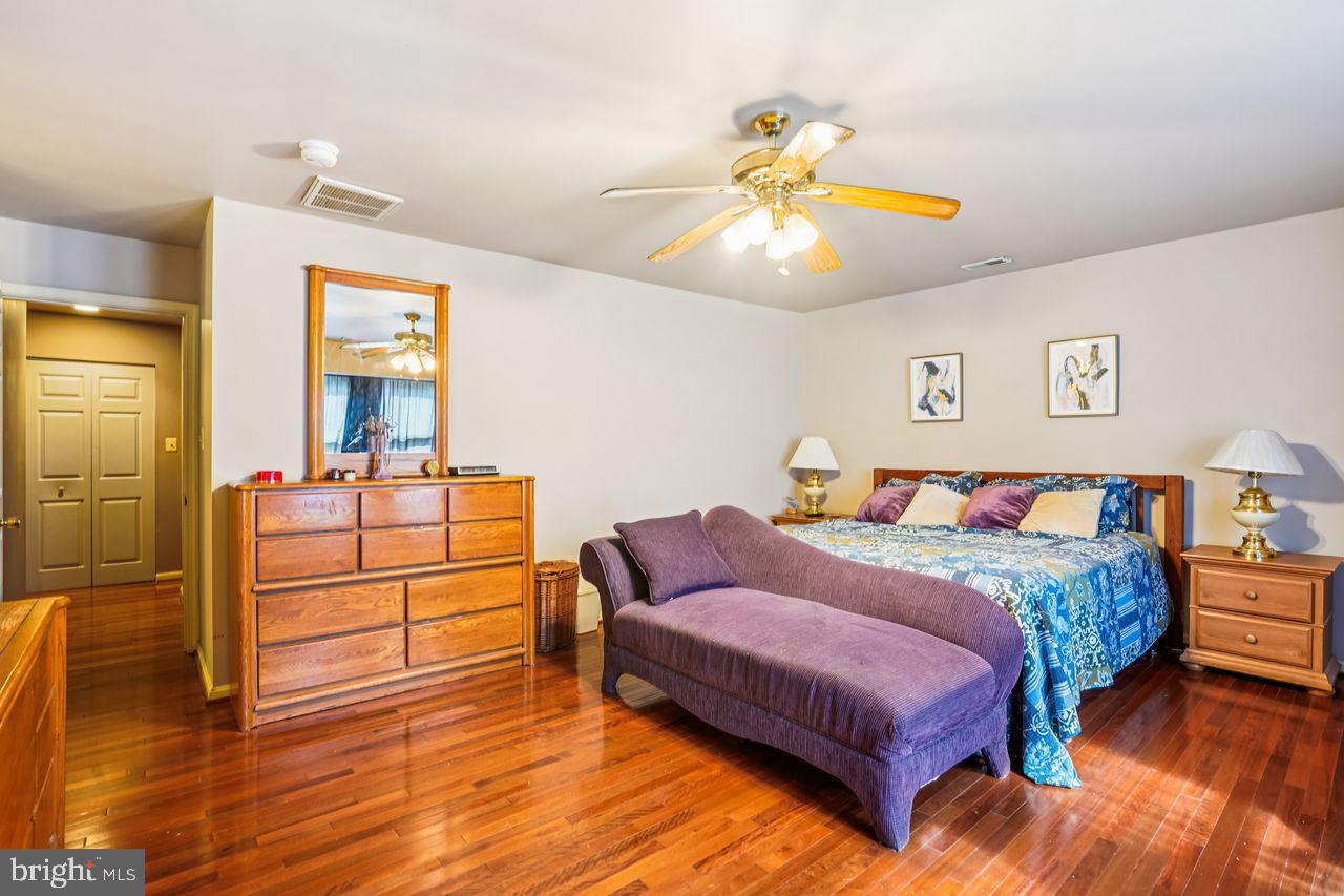 6418 Sligo Mill Road Takoma Park, MD 20912 - Photo 23 of 40 Primary suite