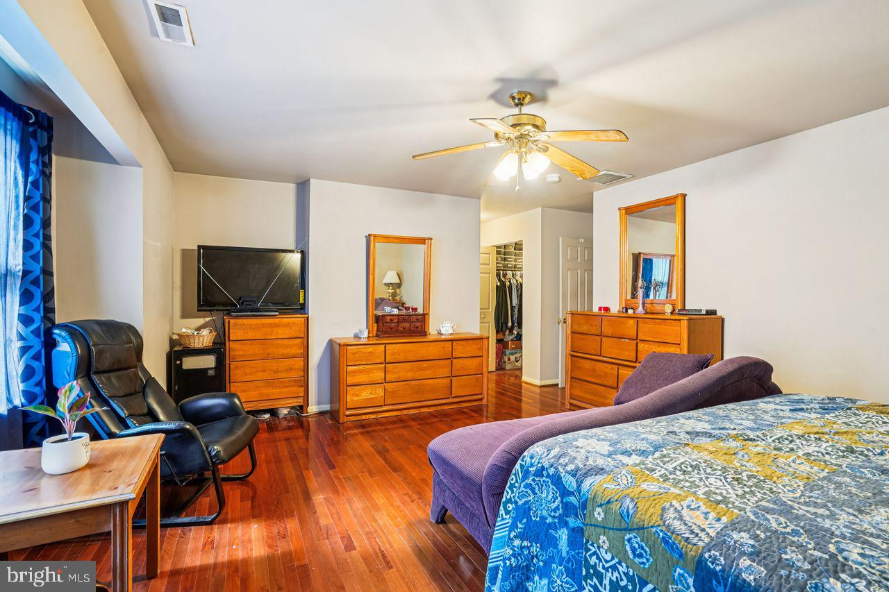 6418 Sligo Mill Road Takoma Park, MD 20912 - Photo 24 of 40 Primary suite with walk-in closet