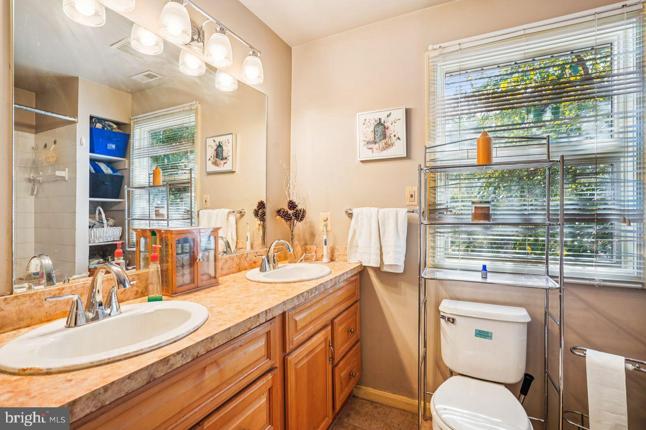6418 Sligo Mill Road Takoma Park, MD 20912 - Photo 25 of 40 Primary suite full bathroom