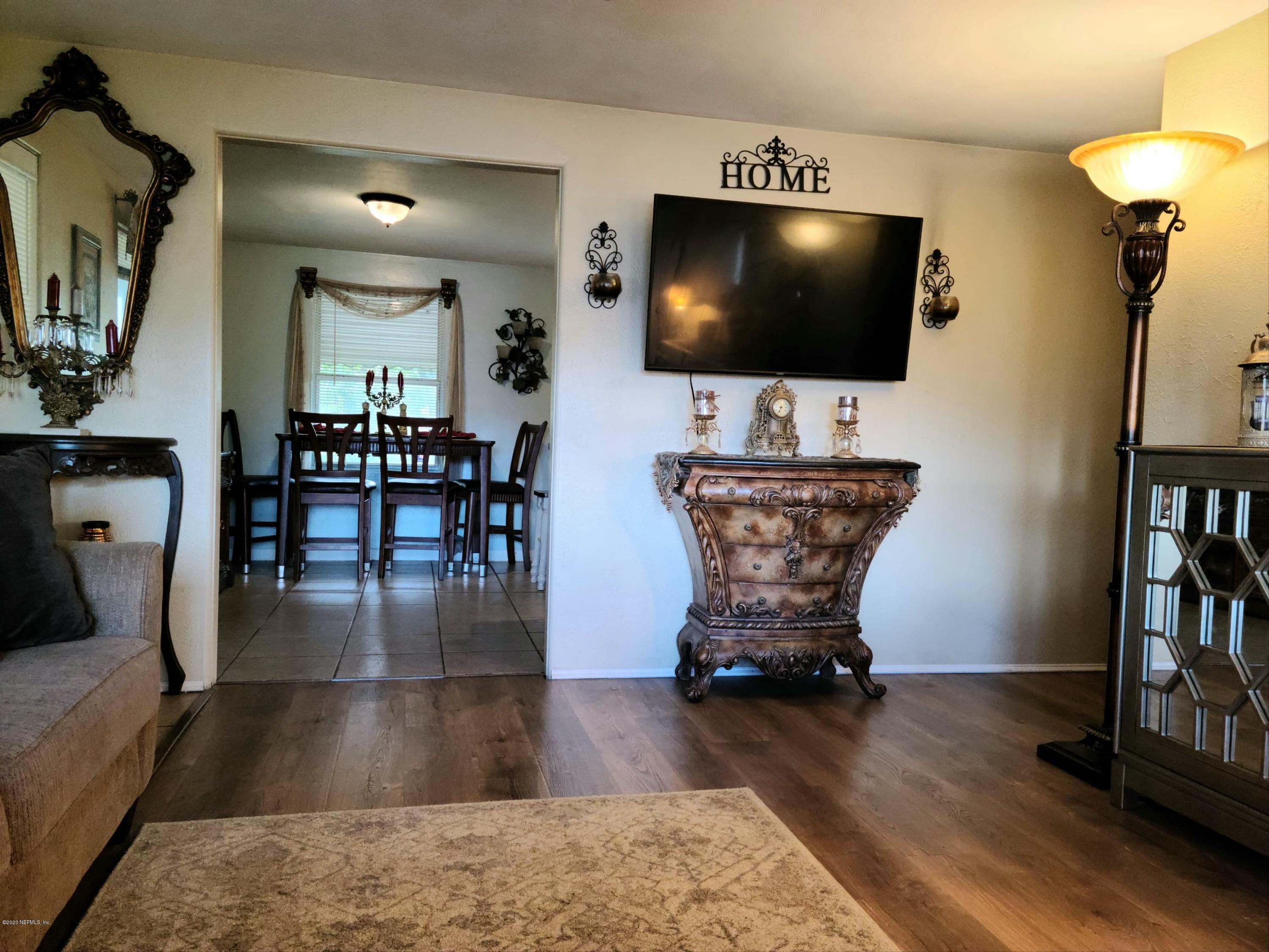 738 Alton Road Starke, FL 32091 - Photo 4 of 41 Living room