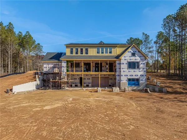 a view of a house with a backyard