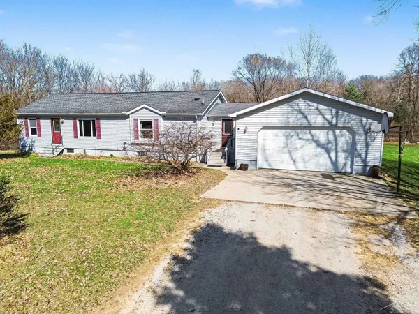 $219,900 | 8501 South Raucholz Road, St. Charles, MI 48655