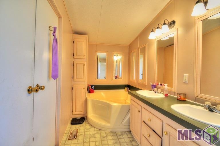 45437 Rodney Road St. Amant, LA 70774 - Photo 7 of 13 Gallery Image 7