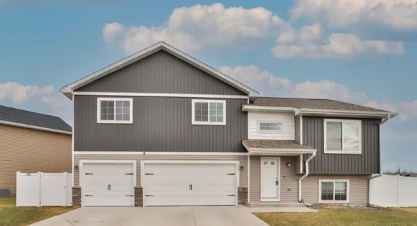 $385,000 | 809 Holton Avenue, Brainerd, MN 56401