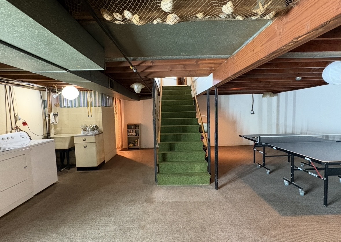 609 9th Avenue Ottawa, IL 61350 - Photo 21 of 28 a view of a room with table and chairs