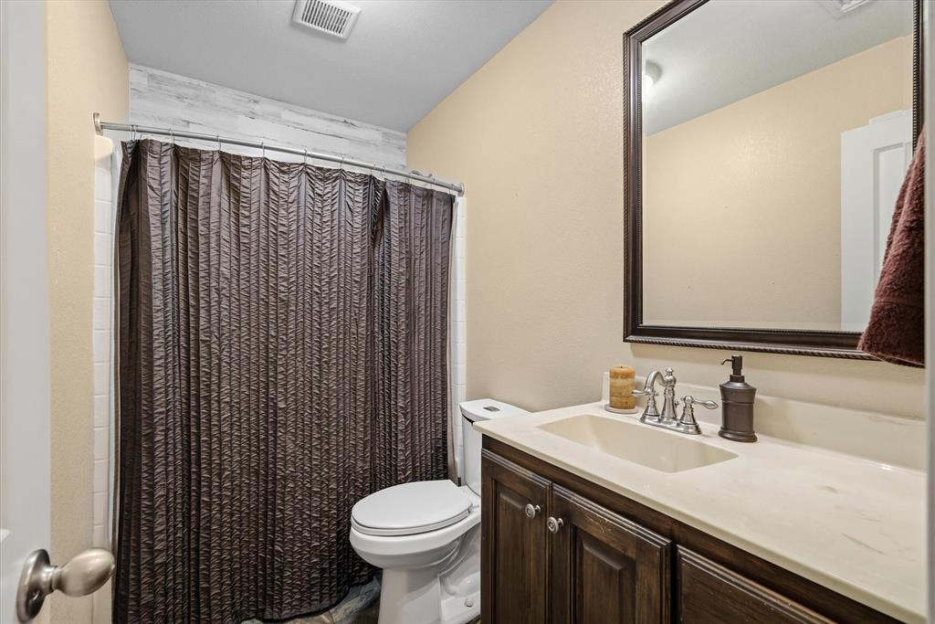 9111 County Road 313 Terrell, TX 75161 - Photo 30 of 40 a bathroom with a sink and a mirror