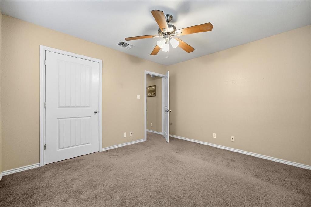 9111 County Road 313 Terrell, TX 75161 - Photo 32 of 40 an empty room with closet and fan