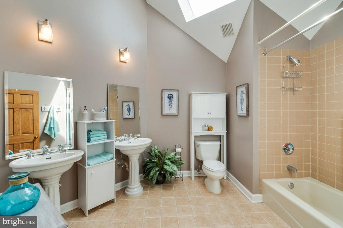 120 South River Landing Road Edgewater, MD 21037 - Photo 32 of 56 Shared Hall Bathroom