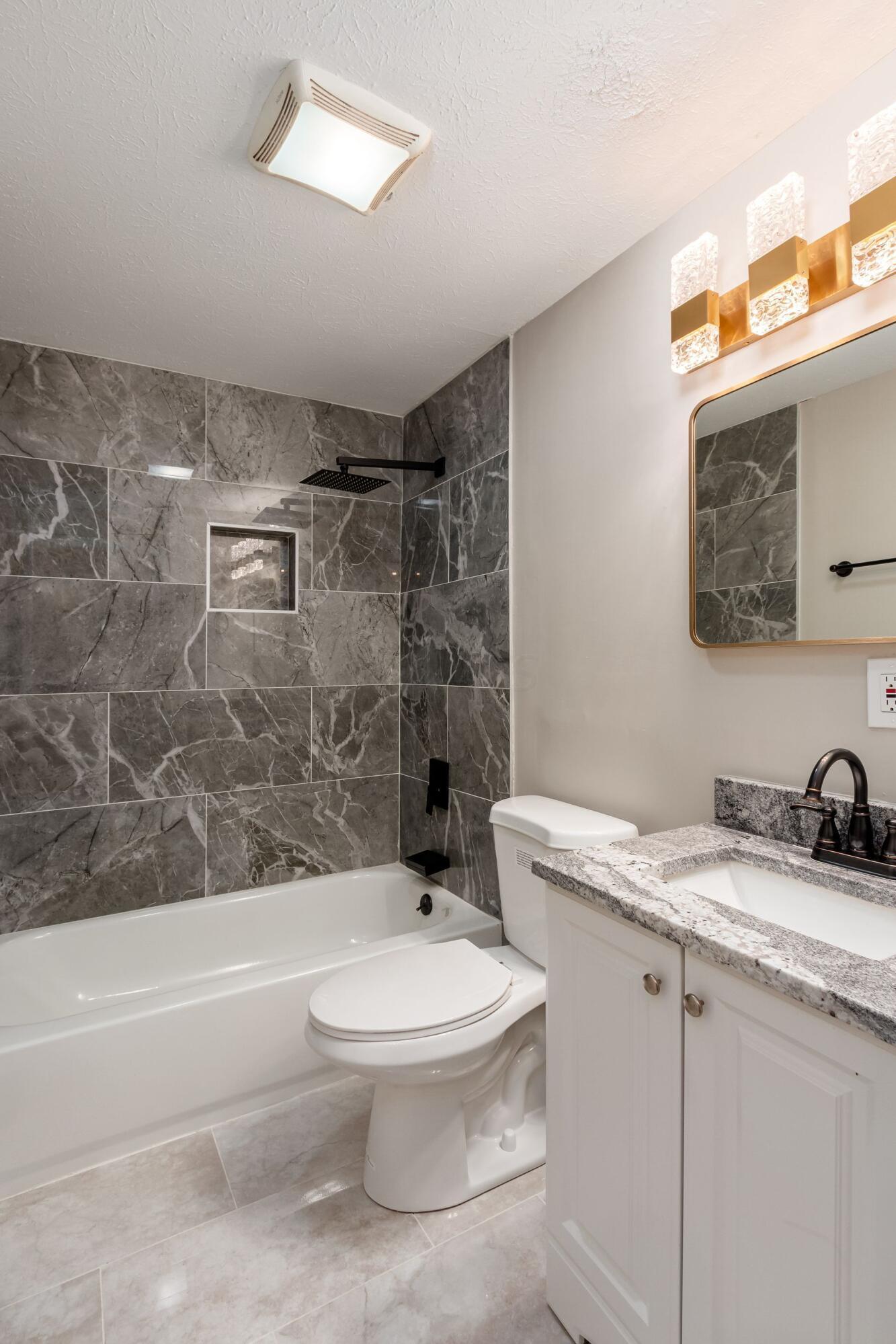 2155 Brookfield Road Columbus, OH 43229 - Photo 16 of 37 016_db6b74b6_E Brookfield-027