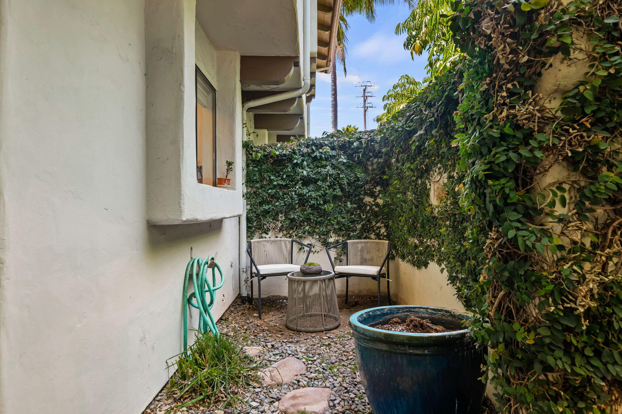 2012 Castillo Street, Unit B Santa Barbara, CA 93105 - Photo 4 of 21 03-Front Yard