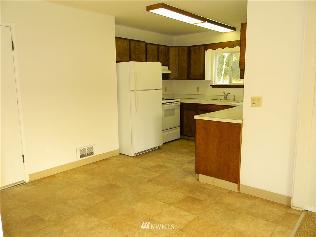 1091 4 Corners Road Port Hadlock, WA 98339 - Photo 6 of 12 Gallery Image 6