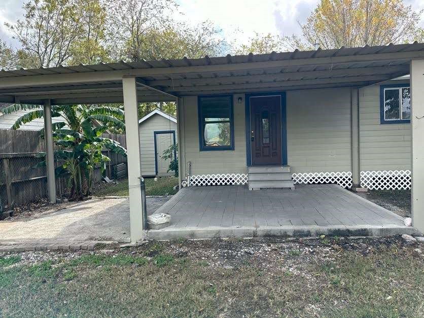 3418 Memel Street Houston, TX 77026 - Photo 16 of 19 a front view of a house