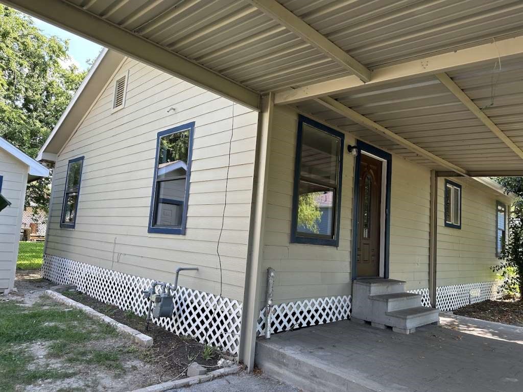 3418 Memel Street Houston, TX 77026 - Photo 2 of 19 a view of a house with a small yard and wooden floor and fence