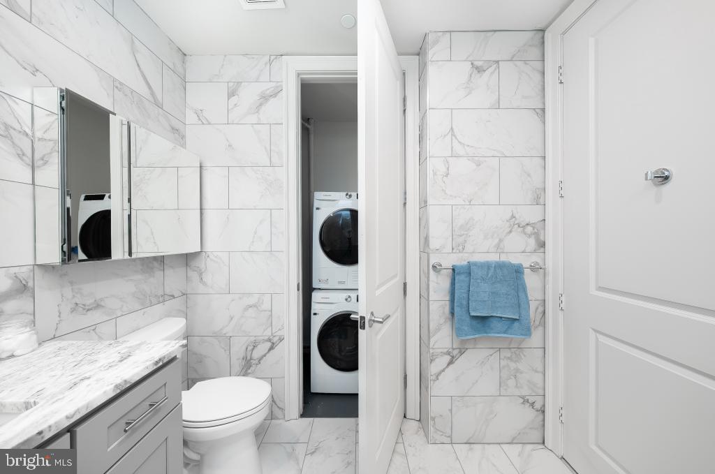 2301-61 John F Kennedy Boulevard, Unit 315 Philadelphia, PA 19103 - Photo 9 of 39 a bathroom with a toilet and a shower