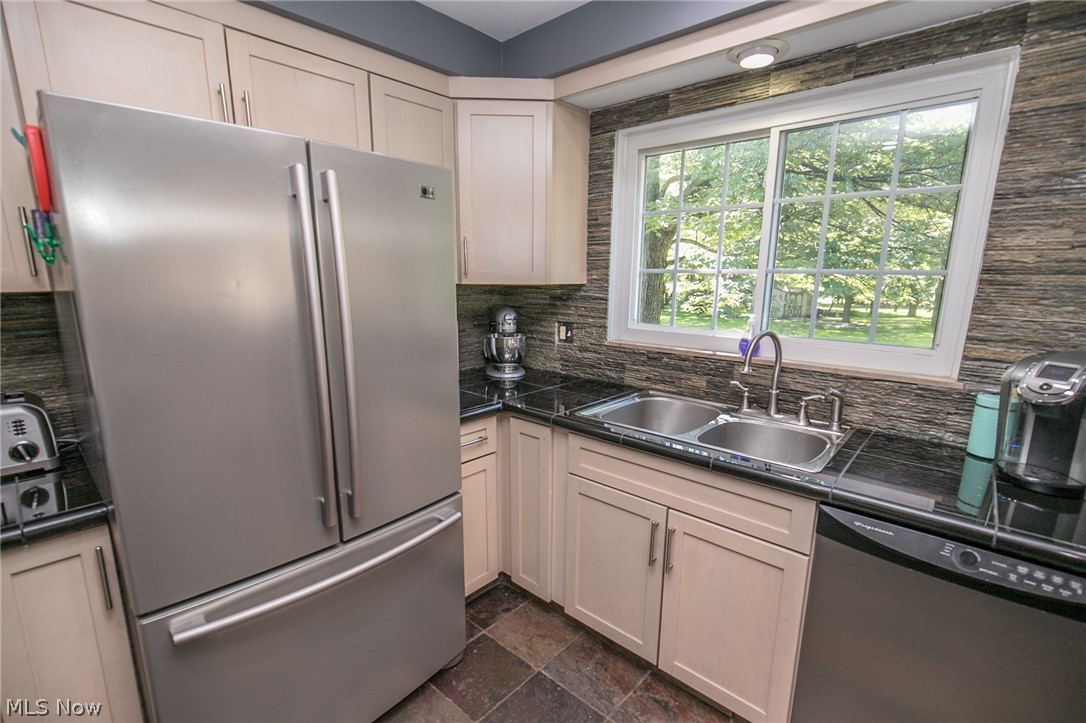 2166 Chestnut Road Seven Hills, OH 44131 - Photo 16 of 30 Gallery Image 16