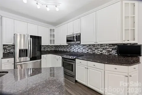 $689,000 | 2230 Wedgewood Drive, Matthews, NC 28104