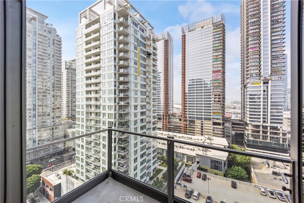 1100 South Hope Street, Unit 1704 Los Angeles, CA 90015 - Photo 15 of 26 a view of balcony with window