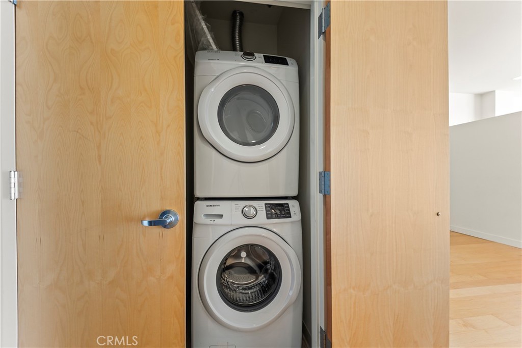 1100 South Hope Street, Unit 1704 Los Angeles, CA 90015 - Photo 19 of 26 a utility room with dryer and washer