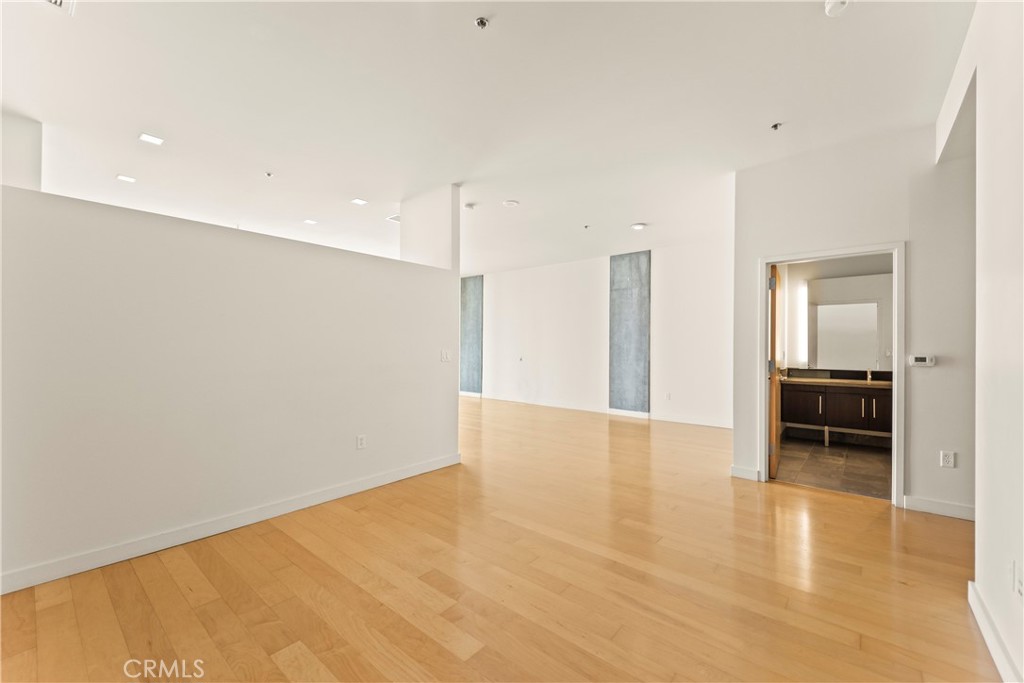 1100 South Hope Street, Unit 1704 Los Angeles, CA 90015 - Photo 3 of 26 a view of an empty room with closet and a window