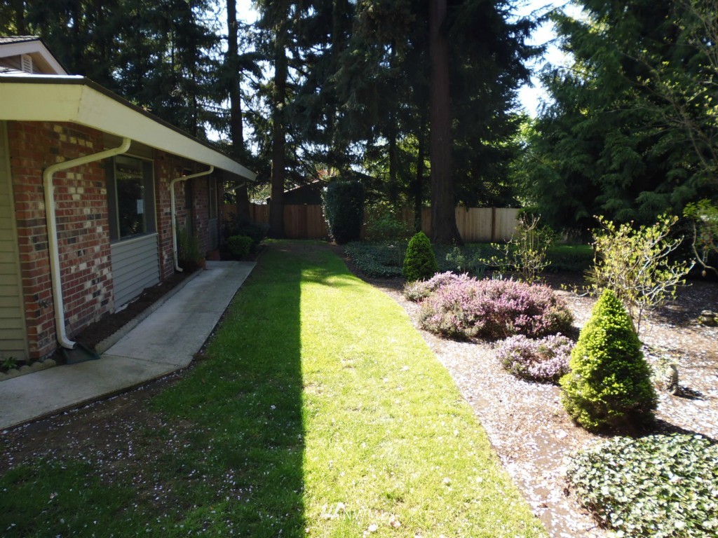 424 214th Street Southwest, Unit 24A Bothell, WA 98021 - Photo 2 of 17