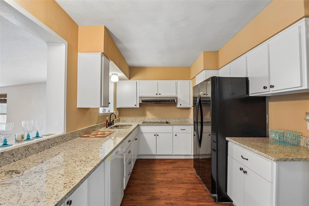 1810 Ridgewood Street Irving, TX 75062 - Photo 7 of 19 Mable countertops & all new cabinets