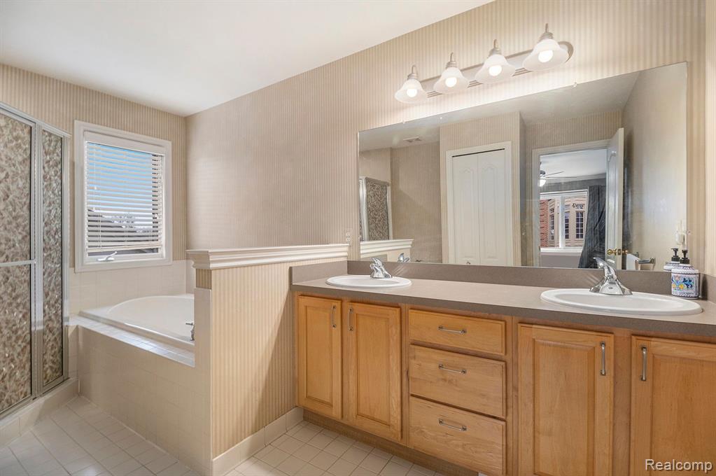 2005 Roundtree Rochester Hills, MI 48307 - Photo 19 of 31