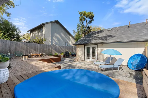a view of a house with backyard and sitting area