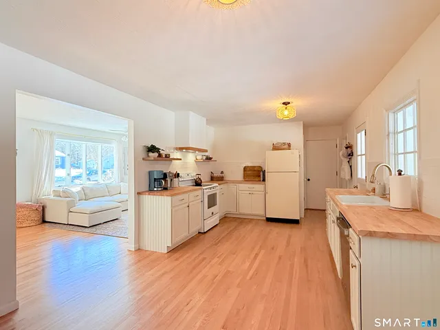 $399,900 | 71 Lowery Drive, Southington, CT 06489