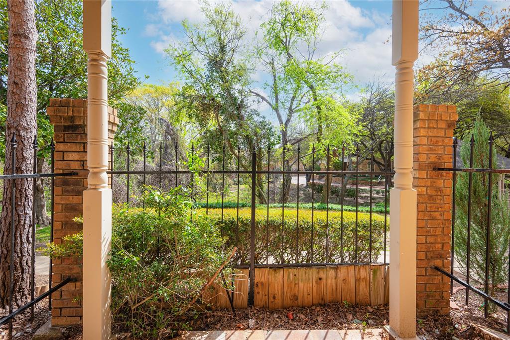 14333 Preston Road, Unit 2807 Dallas, TX 75254 - Photo 5 of 31 View of gate