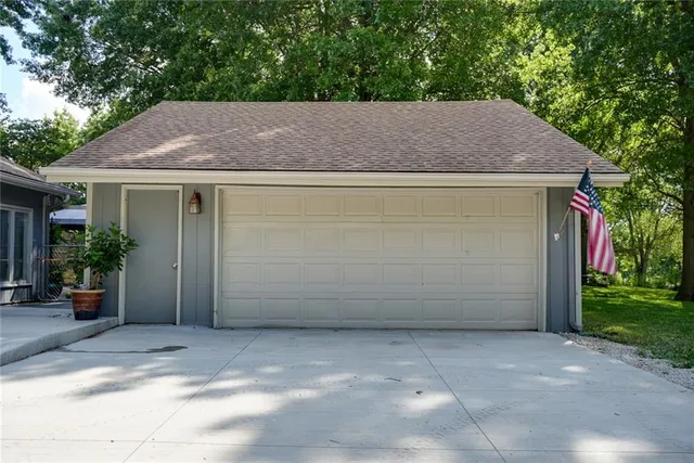 $475,000 | 38202 East Old Pink Hill Road, Oak Grove, MO 64075