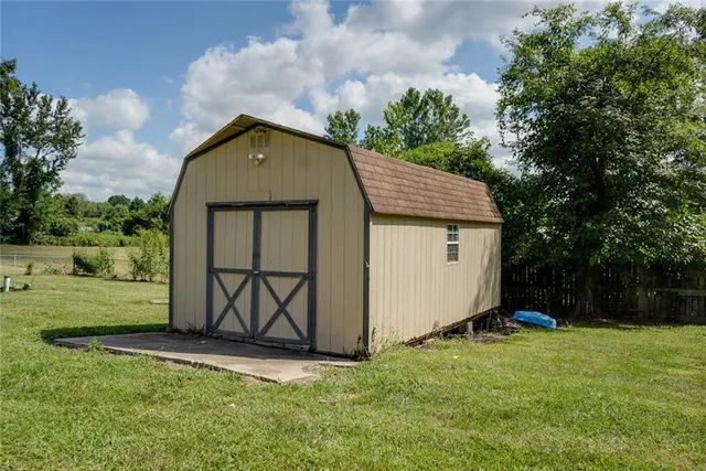 $475,000 | 38202 East Old Pink Hill Road, Oak Grove, MO 64075