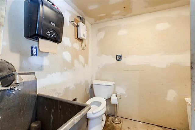 $475,000 | 38202 East Old Pink Hill Road, Oak Grove, MO 64075