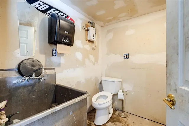 $475,000 | 38202 East Old Pink Hill Road, Oak Grove, MO 64075