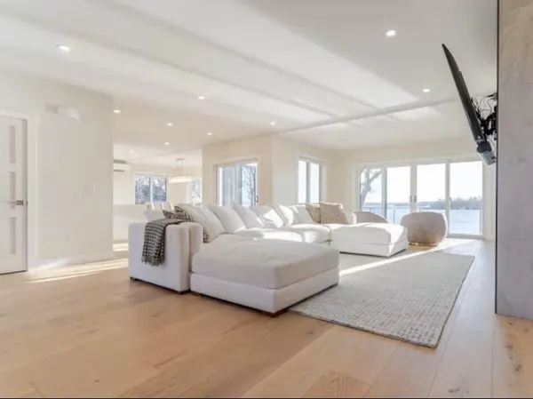 $3,299,000 | 70 Maquoit Drive, Freeport, ME 04032