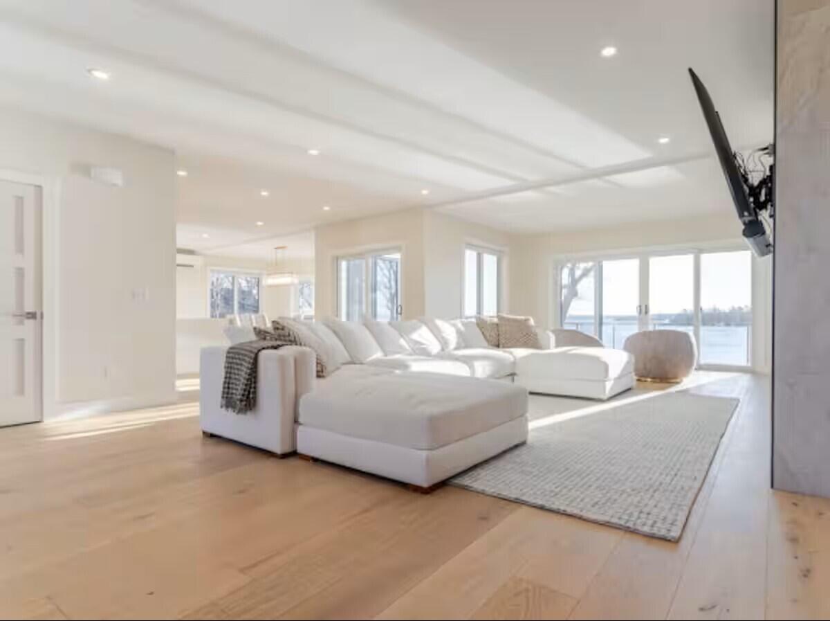 70 Maquoit Drive Freeport, ME 04032 - Photo 13 of 38 Living Room